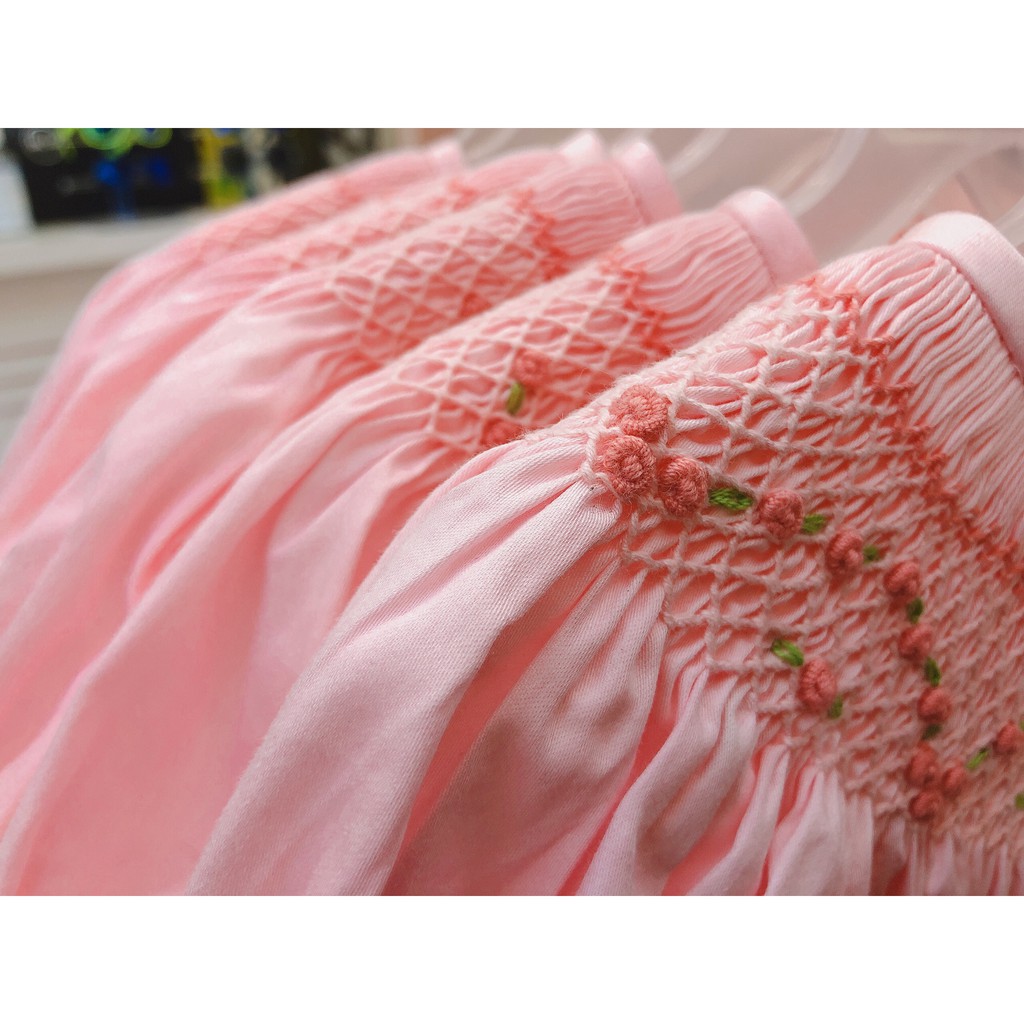 Váy smock hồng thêu hoa cổ tròn