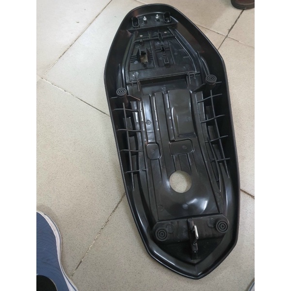 Yên rirus fi gọt 2 tầng logo thái