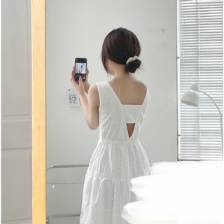 Váy trắng sát nách hoa tầng