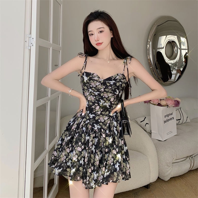 Đầm Hai Dây Họa Tiết Hoa Nhí Xinh Xắn Phong Cách Pháp Thời Trang Mùa Hè
