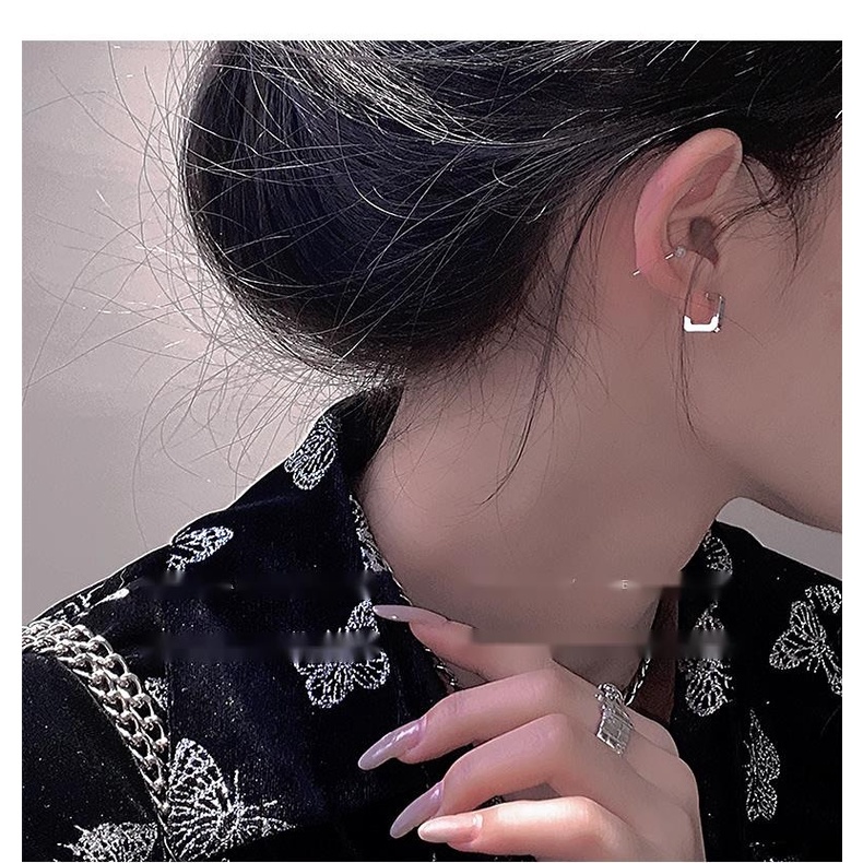 Sáu Bộ Khuyên Tai Hàn Quốc Thiết Kế Mới Ngọt Ngào Cá Tính