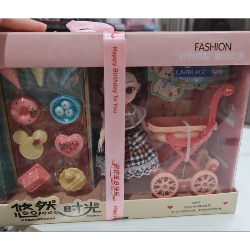 Hộp quà búp bê và phụ kiện siêu lớn, 4 mặt, 40 chi tiết cực đẹp, có đèn led chạy quanh hộp