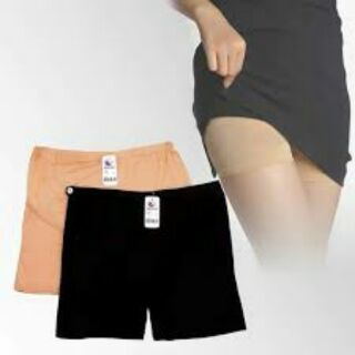 Quần đùi mặc trong váy bà bầu