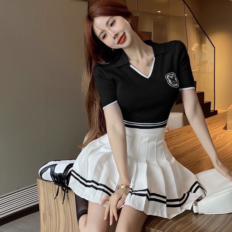 Áo len mỏng cổ V đính logo dáng croptop, Áo kiểu ngắn tay len co giãn AL6331 - NhiNhi Shop