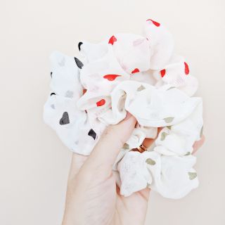(Hình thật) Cột tóc buộc tóc Loving Hearts Scrunchies