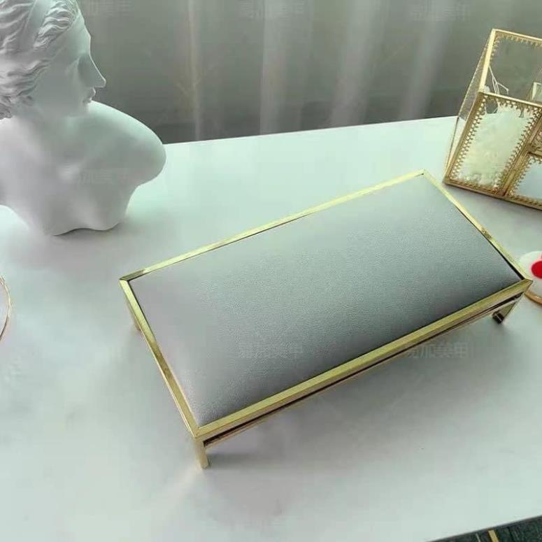 Kê tay làm móng bằng da sang chảnh