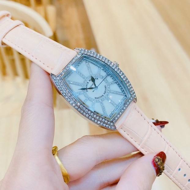 Đồng hồ nữ Franck muller dây da, mặt bầu đính đá, hàng full box, thẻ bảo hành 12 tháng