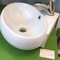 Chậu sứ lavabo góc nhỏ treo tường hàng ưu men sáng mịn tuyệt đối