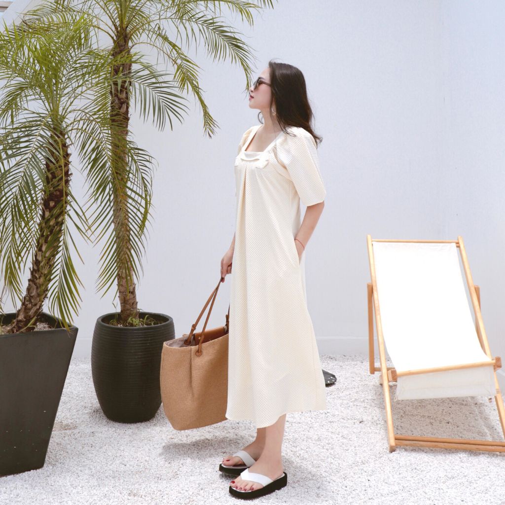 Váy suông dài đũi xốp cao cấp cổ vuông tay bồng,phối khóa kéo phía sau và túi sườn hai bên, Macs Bloom Dress