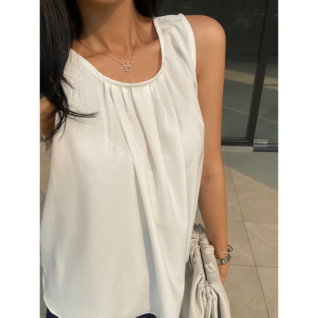 Sleeveless blouse- áo lụa cộc tay