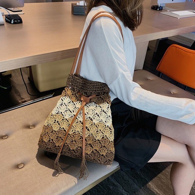 Túi cói Bucket đeo vai - dây rút - sọc ngang  nhiều màu - phong cách Boho