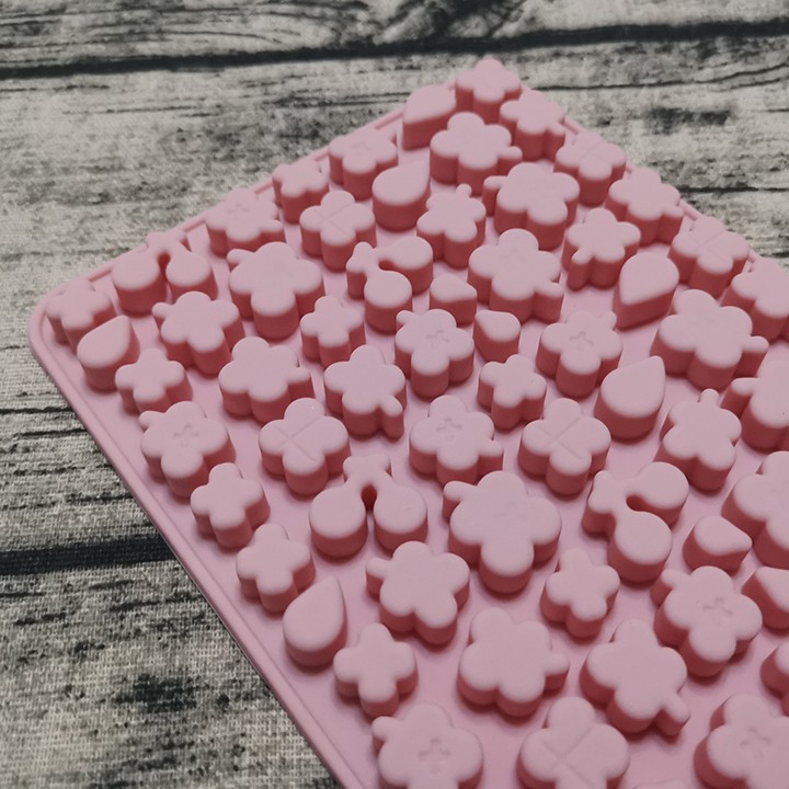 HCM - Khuôn silicon cỏ 4 lá 93 viên làm kẹo dẻo kẹo chip kẹo sữa mềm cho bé