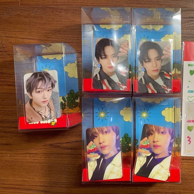 Móc khóa NCT Hot Sauce - Keyring nguyên seal kèm card