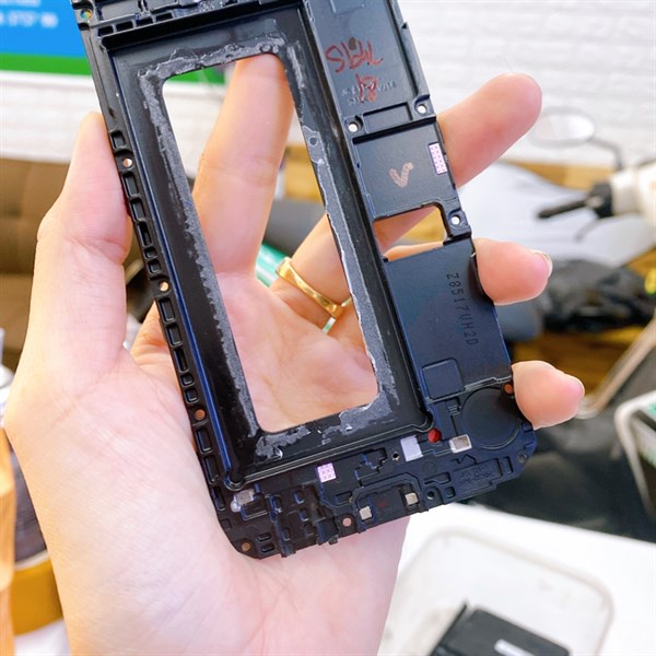 Viền Benzen khung xương đở màn hình Samsung J6 SM-J600