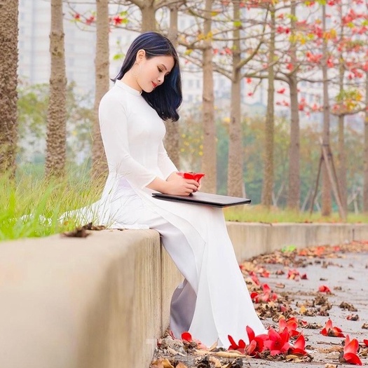 Áo Dài Trắng Truyền Thống, Màu Trắng, Lụa Chiffon Cao Cấp, Không Nhăn, Không Xù