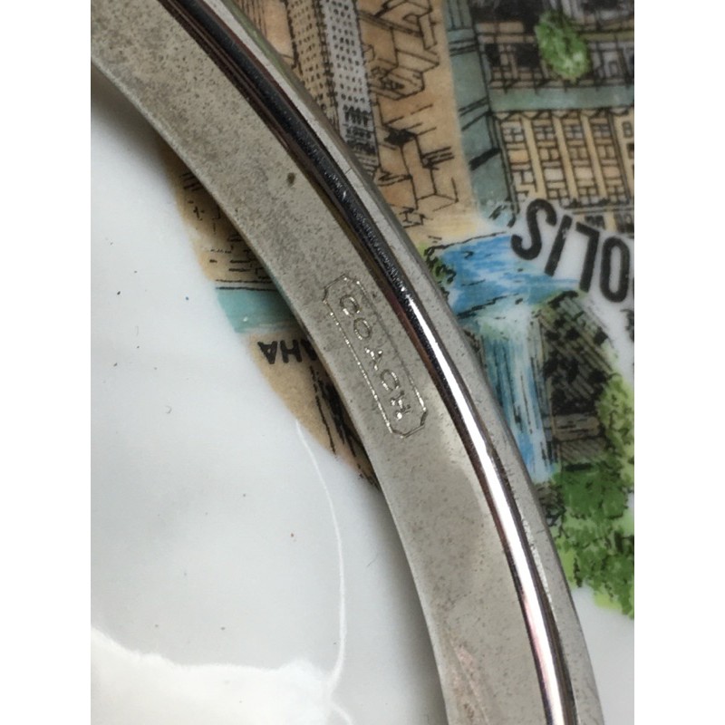 Vòng tay vintage Coach- màu hồng cánh sen đính viên bi