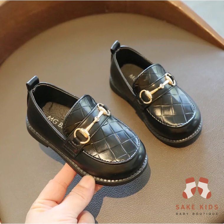Giày trẻ em - Giày lười chính hãng MG Baby chất da siêu mềm có phối dây xích cực chất cho bé trai bé gái V886