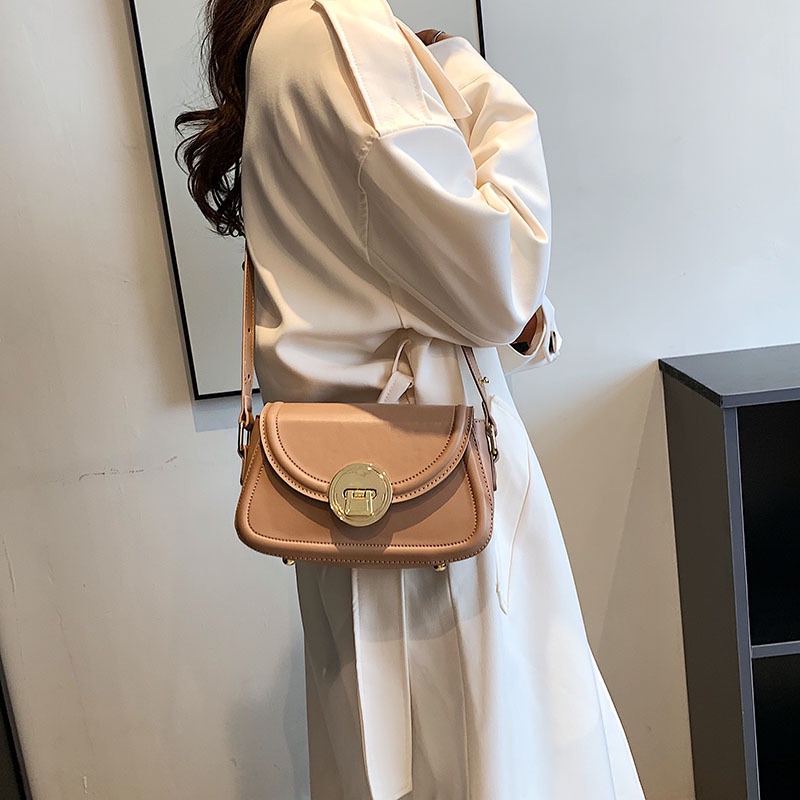 Túi Đeo Chéo Dáng Vuông Nhỏ Có Khóa Thời Trang Cao Cấp