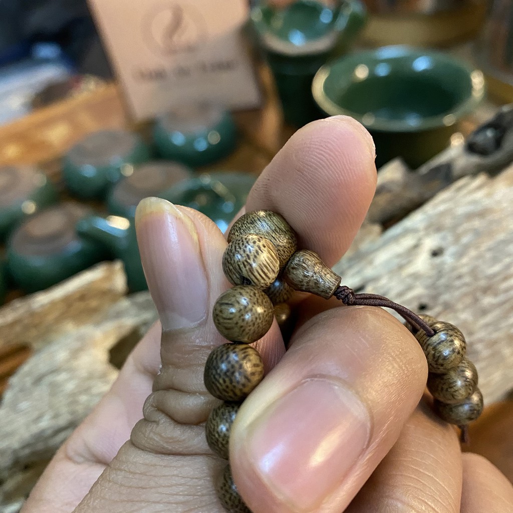 Vòng tay trầm hương chuỗi tràng 108 hạt có hộp đựng