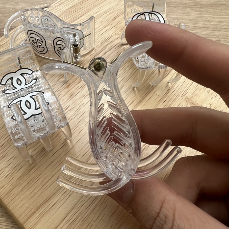 Kẹp Càng Cua Trong Suốt Phong Cách