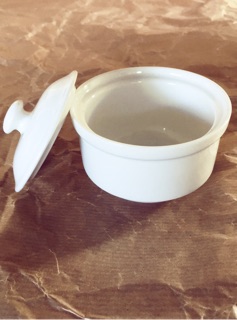 Lo gia vị sứ Minh Châu