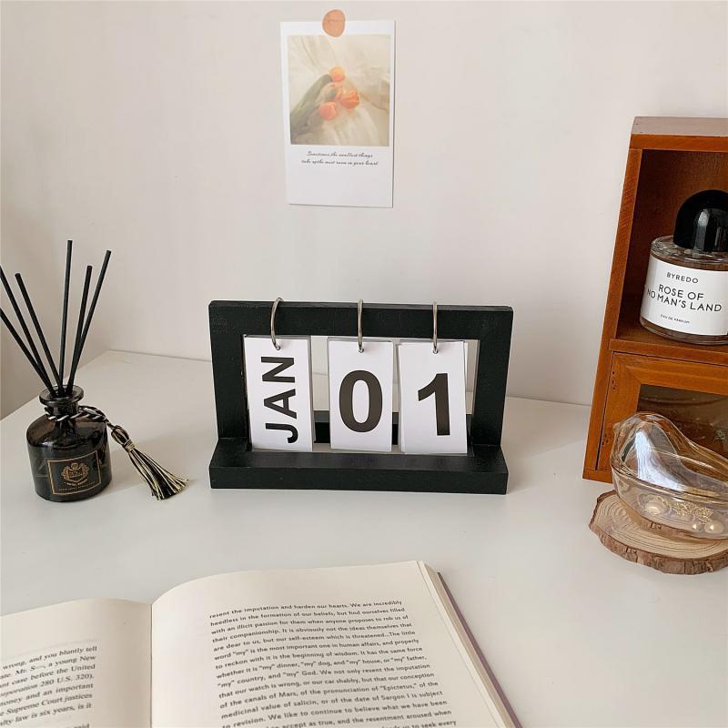 Lịch lật để bàn 2022 bằng gỗ sáng tạo và tiện dụng cho trang trí