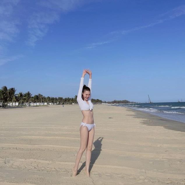 Đồ bơi nữ 2 mảnh màu trắng trơn - bikini dài tay mix quần bơi tam giác cực hot hè 2021 - Mã BNR01 ་