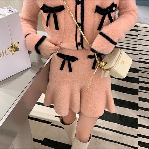 Set áo len dài tay cổ tròn + chân váy dài thời trang nữ | BigBuy360 - bigbuy360.vn