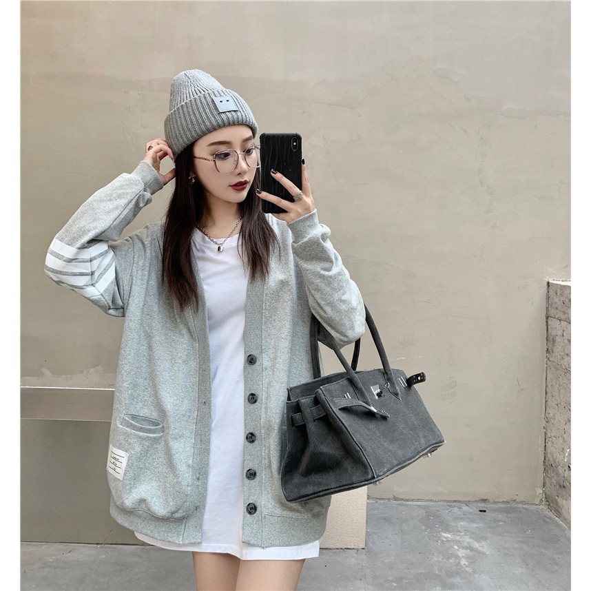 ÁO CARDIGAN MỎNG KẺ SỌC CELEB THOM Browne - ÁO KHOÁC LEN CARDIGAN CỔ TIM SỌC TAY ĐEN XÁM | BigBuy360 - bigbuy360.vn