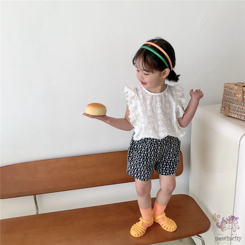 Set Áo Sát Nách Cổ Tròn Phối Ren Hoa + Quần Ngắn Cho Bé Gái