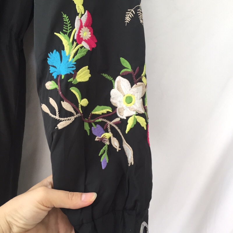 Siêu phẩm khoác mangto tay thêu Hàn lông vũ nhẹ siêu xinh