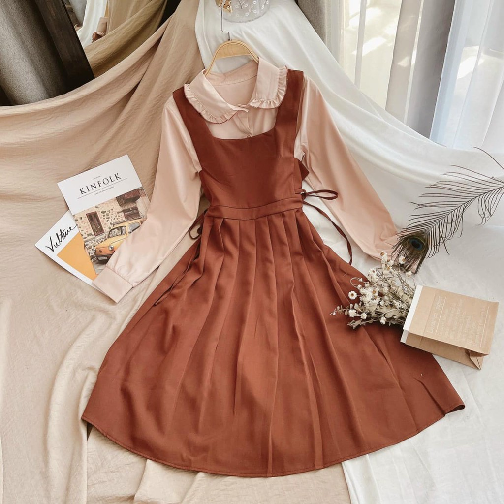 Set trang phục áo sơ mi nude cổ sen tay dài cổ thắt nơ + đầm yếm nâu dáng xòe xếp li vintage (kèm ảnh thật) (NP)