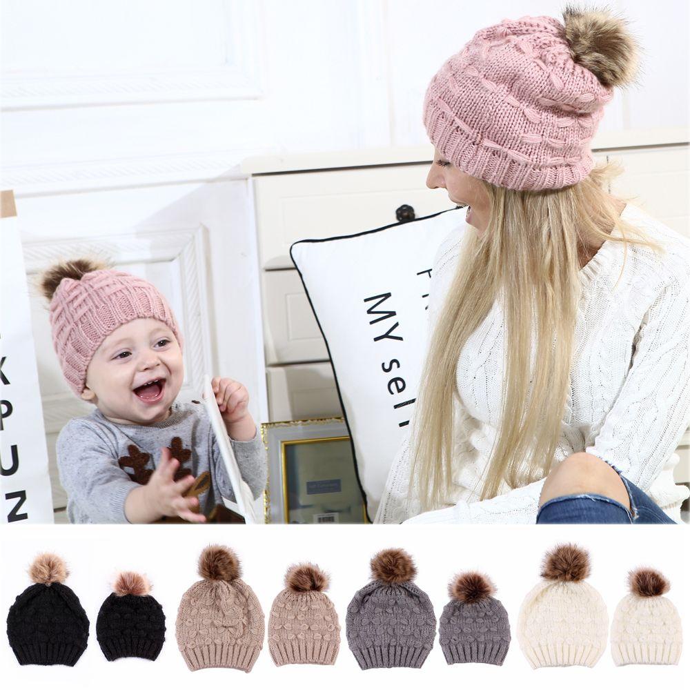 Mũ Len Trùm Đầu Giữ Ấm Đính Quả Bông Cho Mẹ Và Bé