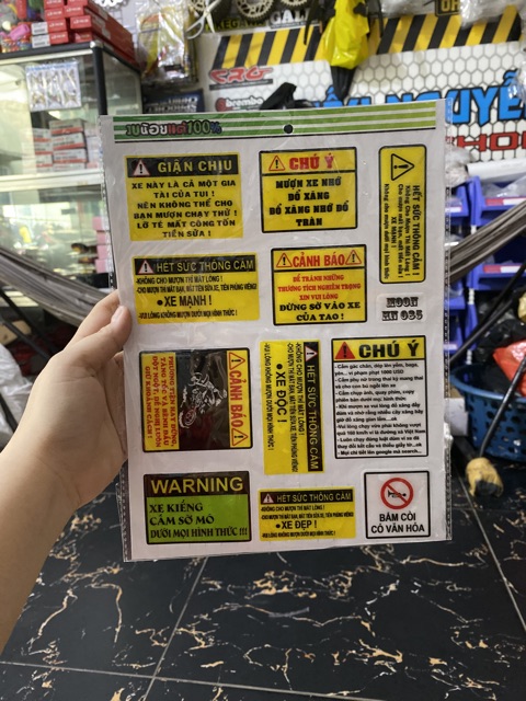 Tem cảnh báo/chú ý dán mọi nơi của xe