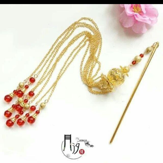 Trâm cổ trang hạt tròn bự.