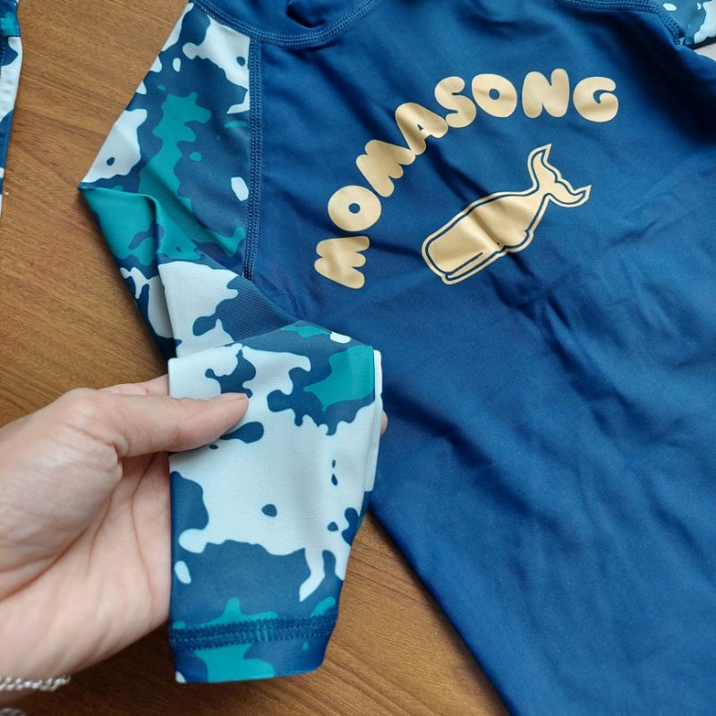 Đồ bơi liền thân tay dài chất vải đẹp hiệu Momasong MMS 908209 mẫu cá mập vàng