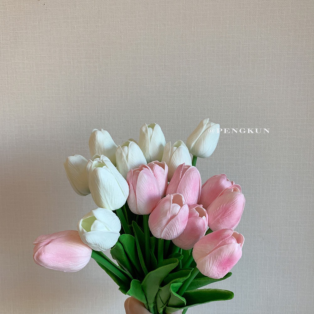 Cành hoa tulip giả trang trí nội thất đẹp mắt