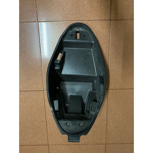 Cốp yên trong xe điện Xmen