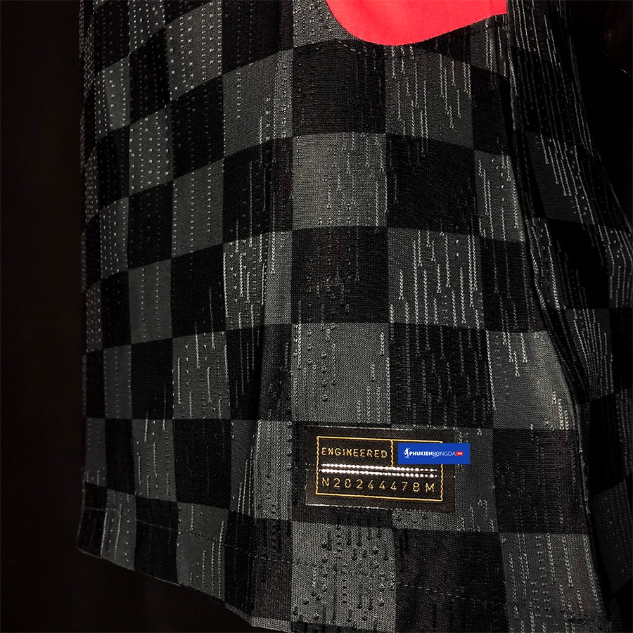 Áo Liverpool đen sân khách 2020-2021, áo Liverpool sân khách 2021 sọc caro đen xám mẫu 3 ❝Thái Lan❞