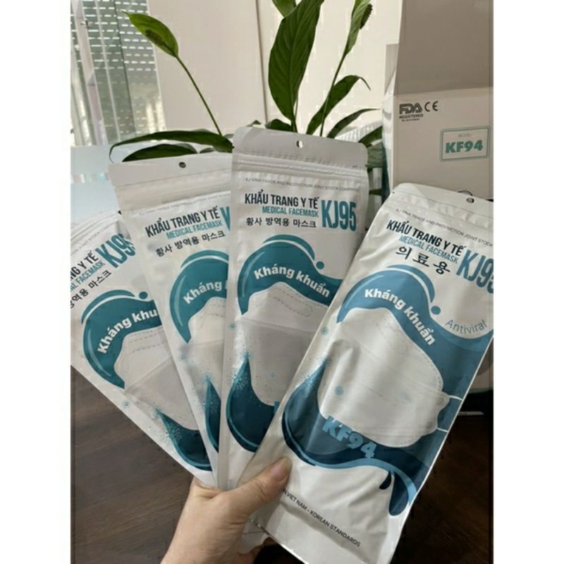 1 gói 5 cái khẩu trang KJ95 KF94 Hàn Quốc 3D mầu Trắng