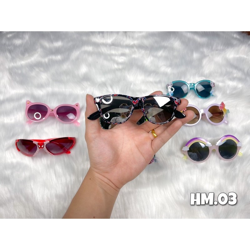 Kính HM dư xịn, chống tia UV an toàn bảo vệ bé.