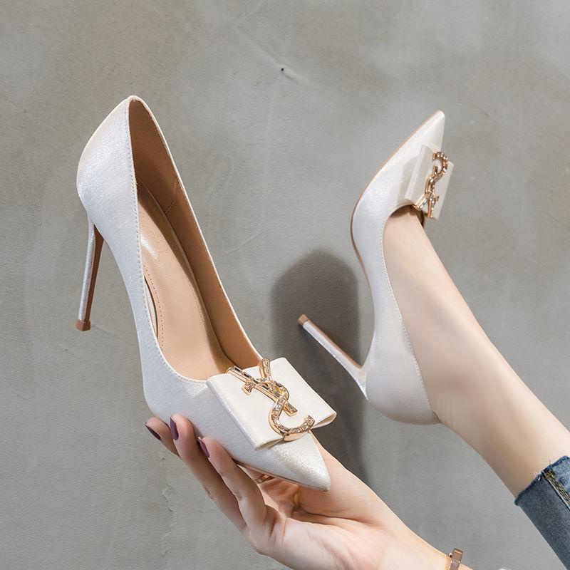 Giày cao gót mũi nhọn màu trắng phong cách mùa xuân thu 2021 mới sành điệu cho nữ