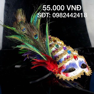 Mặt nạ nửa mặt có lông vũ và hoa