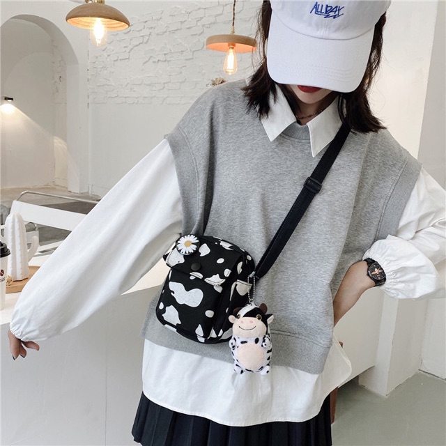 Túi đeo chéo nút bấm bò sữa unisex ( có sẵn)