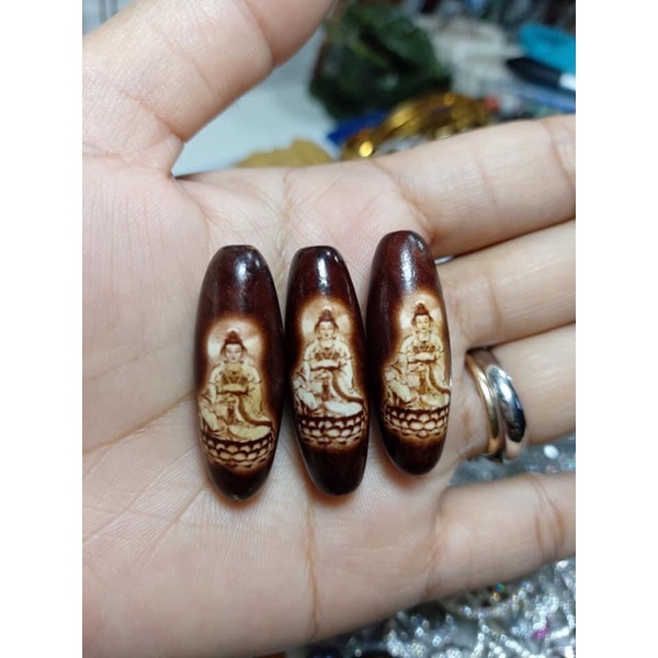 Dzi mẹ ngồi đau sen