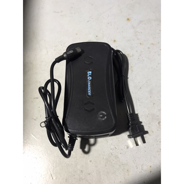 Sạc xe đạp điện, sạc xe máy điện 24V12Ah, 36V12Ah chân tròn có kim có đèn báo tự ngắt khi sạc đầy