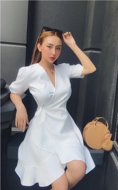 Đầm trắng cổ V đắp tà | BigBuy360 - bigbuy360.vn