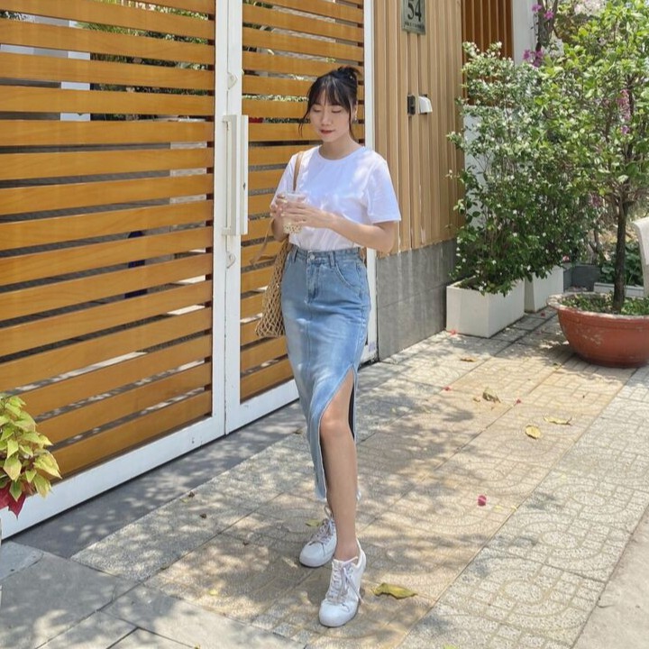 [Mã FADIRECT20 giảm 20K đơn 150K] Chân váy jeans MIEU midi xẻ tà - HMR16 (Nhạt) | BigBuy360 - bigbuy360.vn