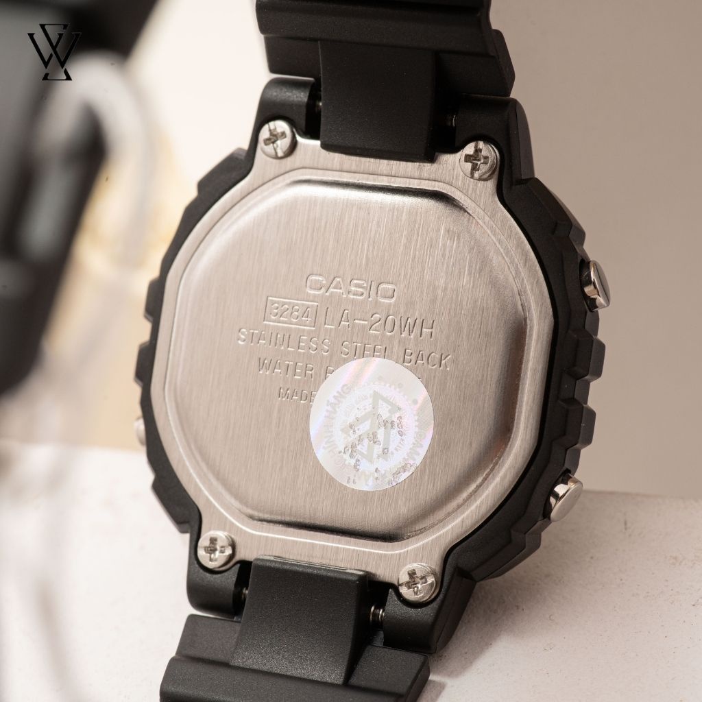 Đồng Hồ Điện Tử Nam Casio WATCHSTORE LA-20WH-1BDF Thiết Kế Mặt Kính Nhựa 30.3mm, Dây Đeo Và Vỏ Nhựa Bền Bỉ, Cá Tính