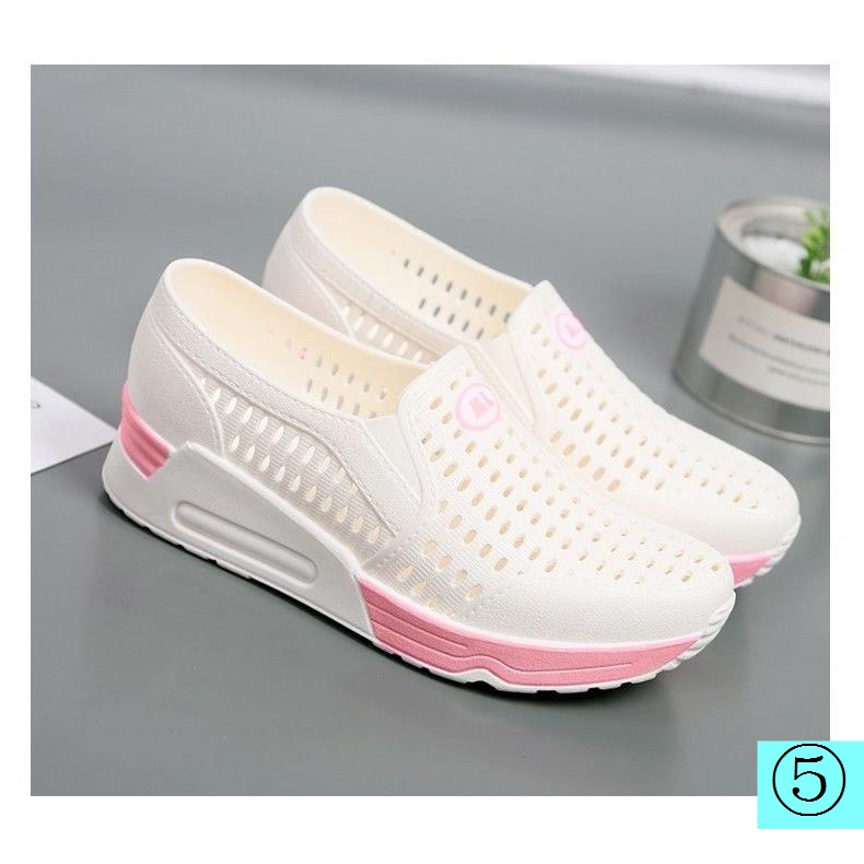 Giày Sandal Nhựa Cao Gót Đế Xuồng Dày Đục Lỗ Màu Trắng Chống Thấm Nước Cho Nữ